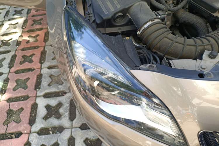 Used Buick Regal 2014 2.0L Leading Fashion Edition Right Front Headlight