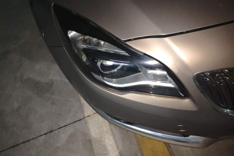 Used Buick Regal 2014 1.6T Fashionable Tech Edition Right Front Headlight