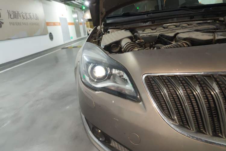 Used Buick Regal 2014 2.4L SIDI Luxury Fashion Edition Right Front Headlight