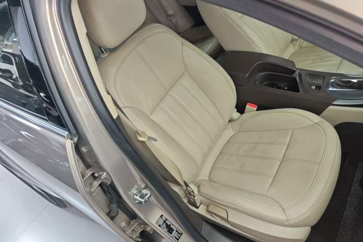Used Buick Regal 2014 2.0L Elite Fashion Edition Right Front Seat