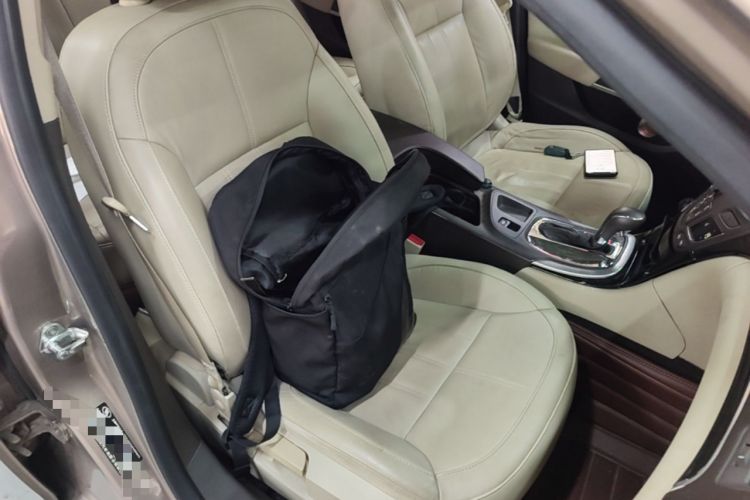 Used Buick Regal 2014 2.0L Elite Fashion Edition Right Front Seat