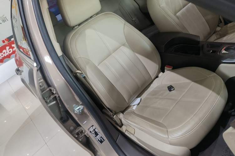 Used Buick Regal 2014 2.0L Elite Fashion Edition Right Front Seat