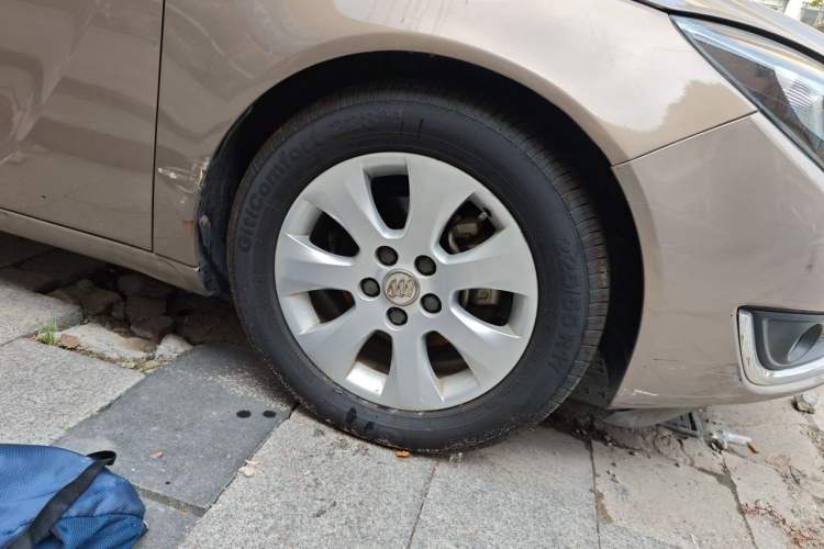 Used Buick Regal 2014 2.0L Elite Fashion Edition Right Front Wheel Hub