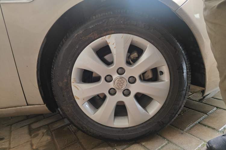 Used Buick Regal 2014 2.0L Elite Fashion Edition Right Front Wheel Hub