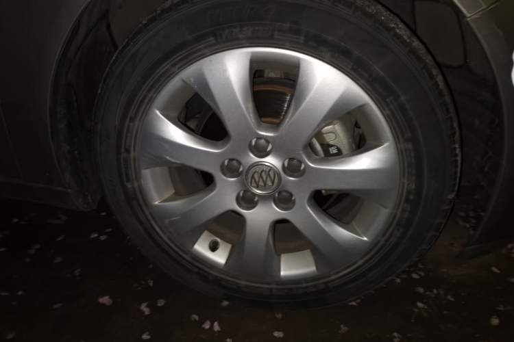 Used Buick Regal 2014 2.0L Leading Fashion Edition Right Front Wheel Hub