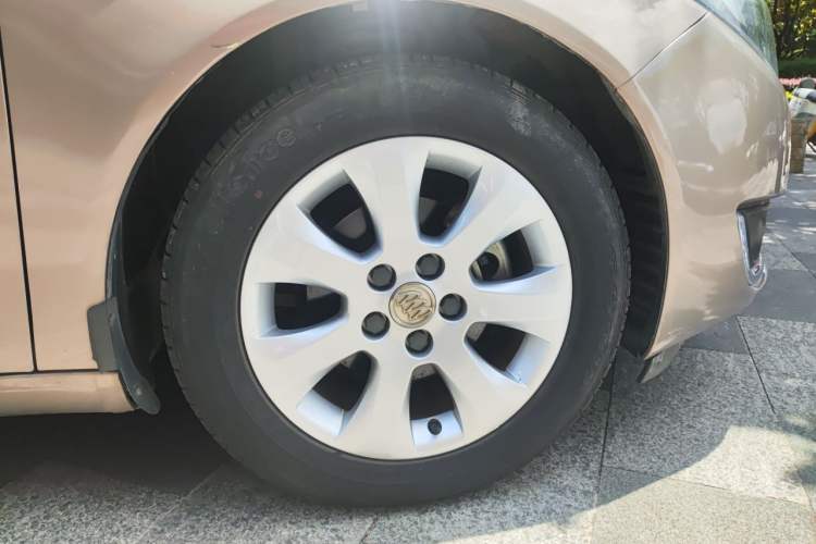 Used Buick Regal 2014 2.0L Leading Fashion Edition Right Front Wheel Hub