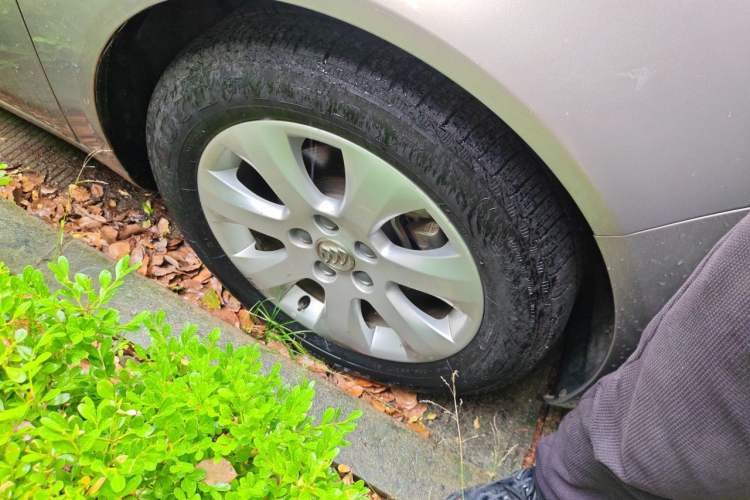 Used Buick Regal 2014 2.0L Leading Fashion Edition Right Front Wheel Hub