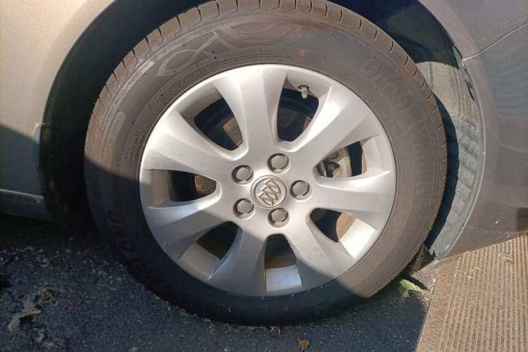 Used Buick Regal 2014 2.0L Leading Fashion Edition Right Front Wheel Hub