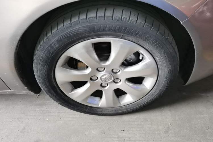 Used Buick Regal 2014 2.0L Leading Fashion Edition Right Front Wheel Hub