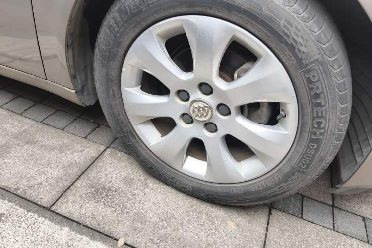 Used Buick Regal 2014 2.0L Leading Fashion Edition Right Front Wheel Hub