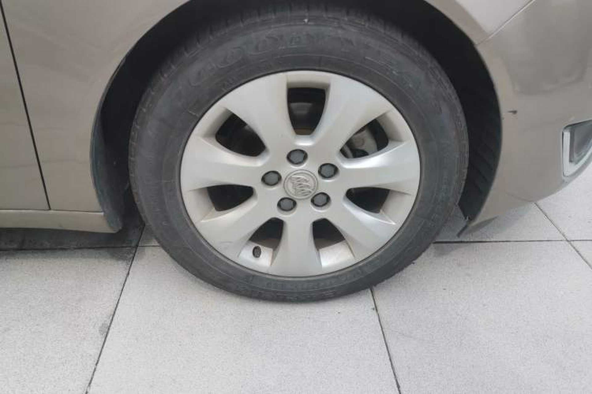 Used Buick Regal 2014 2.0L Elite Fashion Edition Right Front Wheel Hub