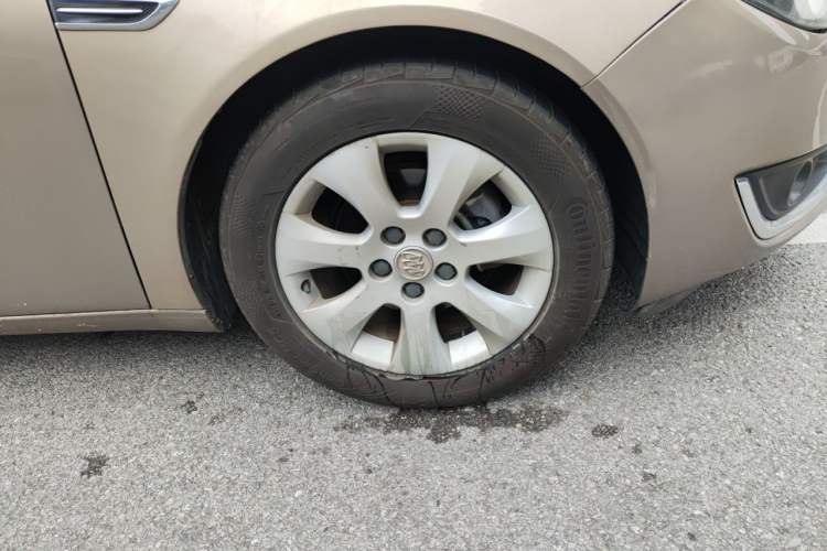 Used Buick Regal 2014 2.0L Elite Fashion Edition Right Front Wheel Hub