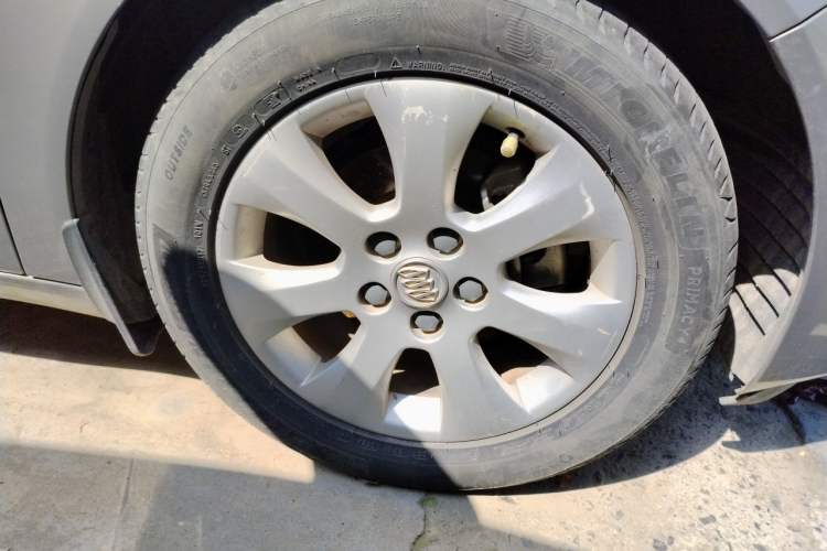 Used Buick Regal 2014 2.0L Elite Fashion Edition Right Front Wheel Hub