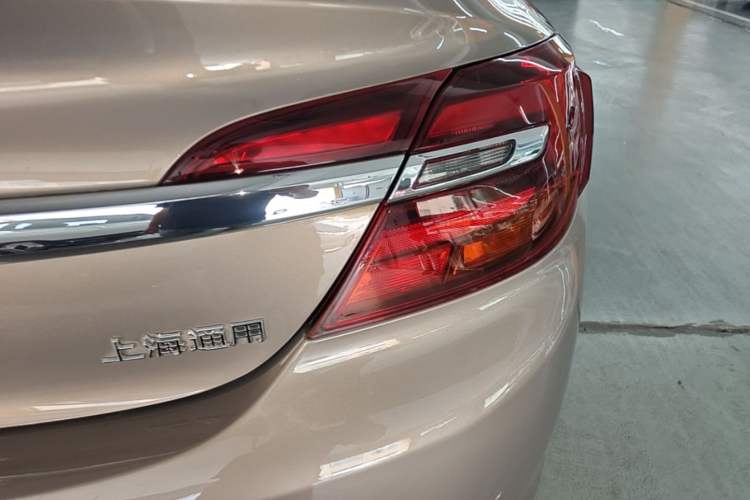 Used Buick Regal 2014 2.0L Leading Fashion Edition Right Rear Taillight