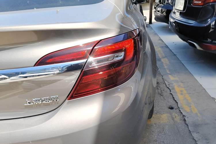 Used Buick Regal 2014 1.6T Fashionable Tech Edition Right Rear Taillight
