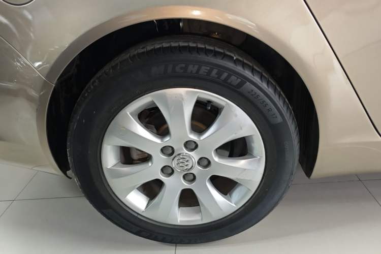Used Buick Regal 2014 2.0L Elite Fashion Edition Right Rear Wheel Hub