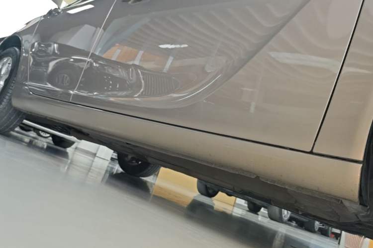 Used Buick Regal 2014 2.0L Elite Fashion Edition Right Side Sill