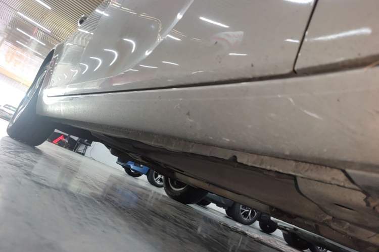 Used Buick Regal 2014 2.0L Elite Fashion Edition Right Side Sill