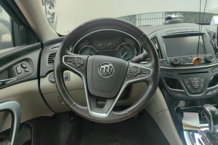 Used Buick Regal 2014 2.0L Elite Fashion Edition Steering Wheel
