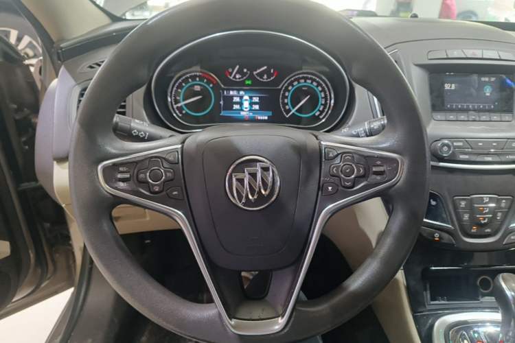 Used Buick Regal 2014 2.0L Elite Fashion Edition Steering Wheel