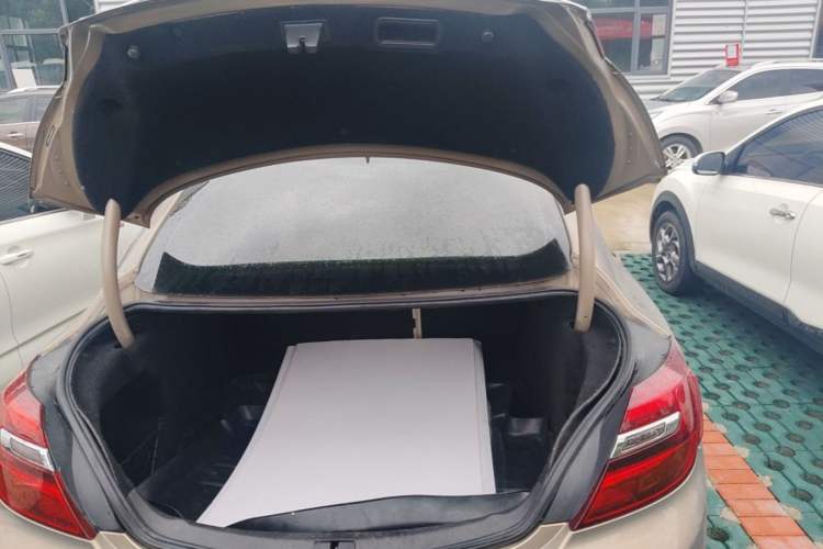 Used Buick Regal 2014 2.0L Leading Fashion Edition Trunk