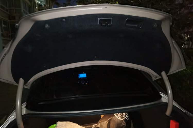 Used Buick Regal 2014 2.0L Leading Fashion Edition Trunk