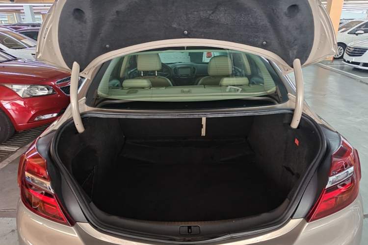 Used Buick Regal 2014 2.0L Leading Fashion Edition Trunk