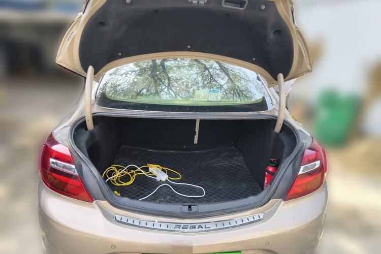 Used Buick Regal 2014 2.0L Leading Fashion Edition Trunk