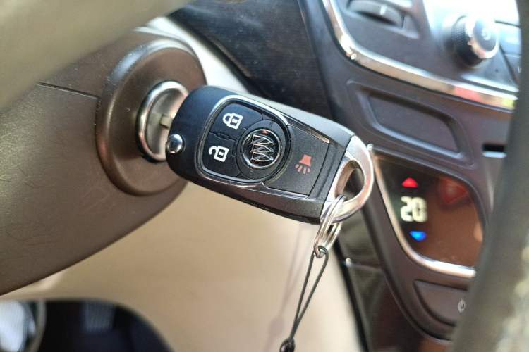Used Buick Regal 2014 2.0L Leading Fashion Edition Vehicle Key