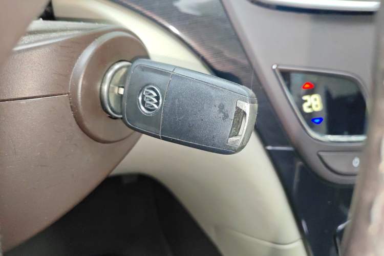 Used Buick Regal 2014 2.0L Leading Fashion Edition Vehicle Key
