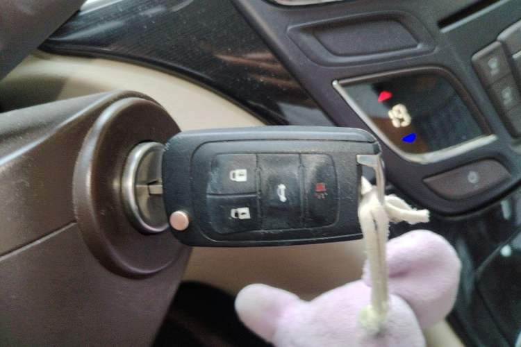 Used Buick Regal 2014 2.0L Leading Fashion Edition Vehicle Key