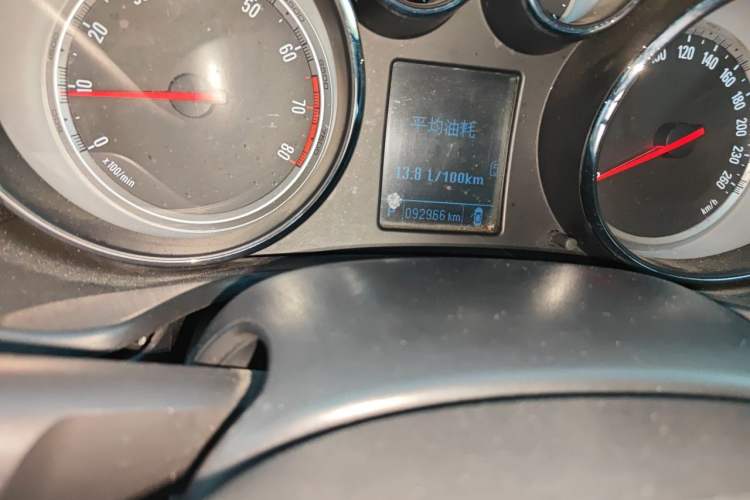 Used Buick Regal 2015 1.6T Fashion Tech Model Odometer Close Up