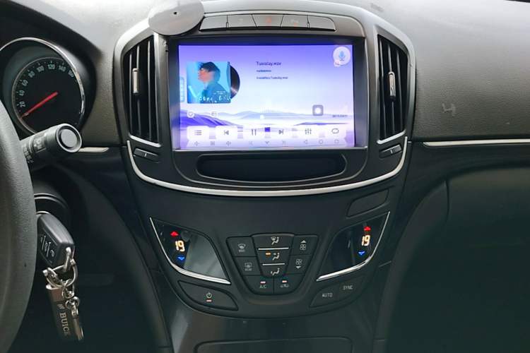 Used Buick Regal 2015 1.6T Leading Technology Model Audio And AC Panel