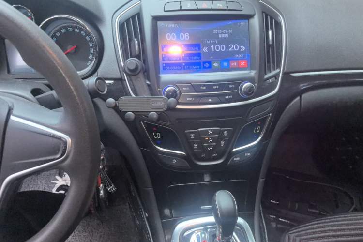 Used Buick Regal 2015 1.6T Leading Technology Model Audio And AC Panel