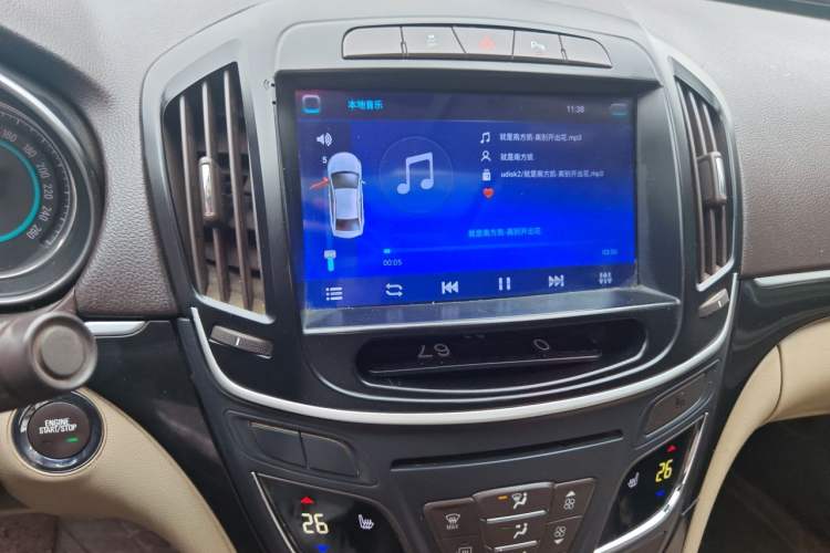 Used Buick Regal 2015 2.0L Elite Fashion Edition Audio And AC Panel