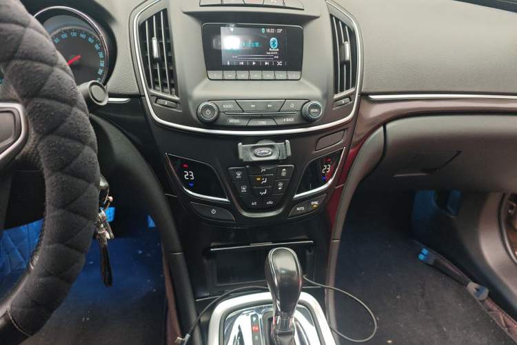 Used Buick Regal 2015 1.6T Leading Technology Model Audio And AC Panel