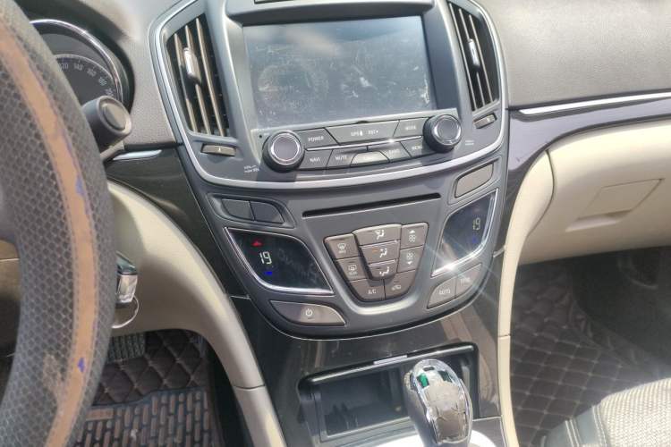 Used Buick Regal 2015 2.0L Leading Fashion Edition Audio And AC Panel