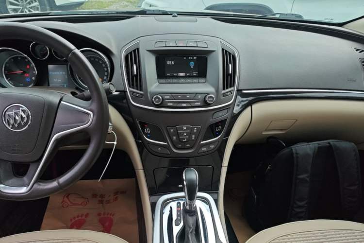 Used Buick Regal 2015 2.0L Leading Fashion Edition Audio And AC Panel