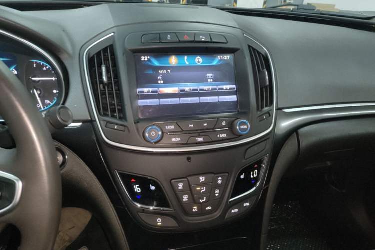 Used Buick Regal 2015 1.6T Elite Tech Model Audio And AC Panel