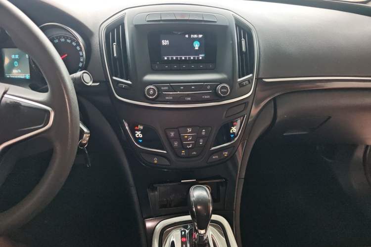 Used Buick Regal 2015 1.6T Leading Technology Model Audio And AC Panel