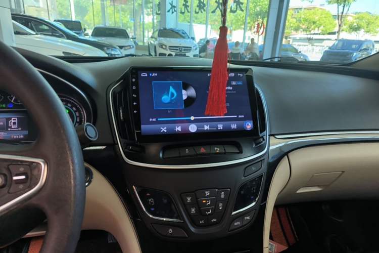 Used Buick Regal 2015 2.0L Elite Fashion Edition Audio And AC Panel