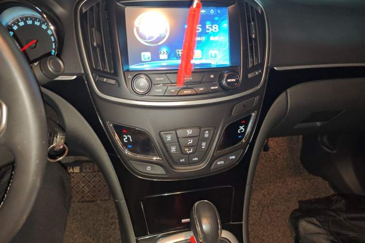 Used Buick Regal 2015 1.6T Leading Technology Model Audio And AC Panel