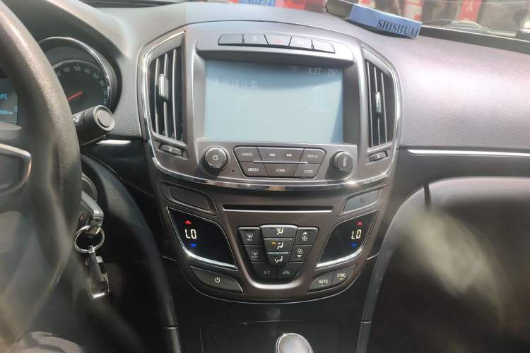 Used Buick Regal 2015 1.6T Leading Technology Model Audio And AC Panel