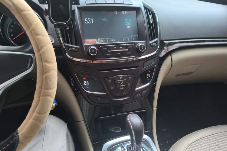 Used Buick Regal 2015 2.0L Leading Fashion Edition Audio And AC Panel