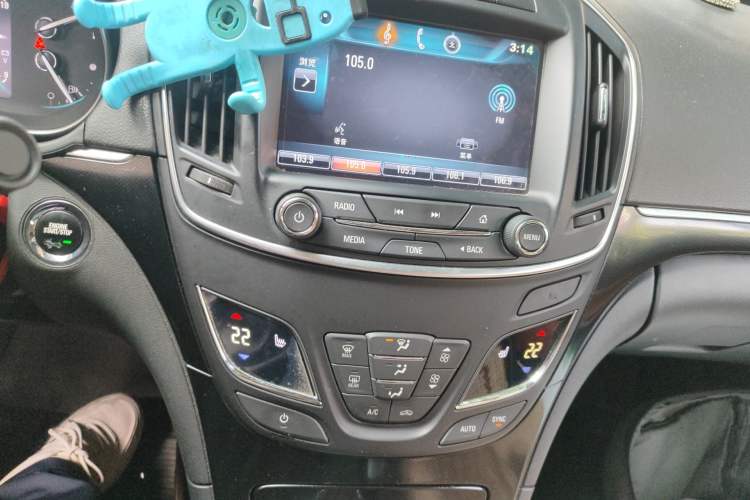 Used Buick Regal 2015 1.6T Elite Tech Model Audio And AC Panel