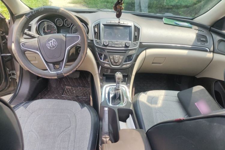 Used Buick Regal 2015 2.0L Leading Fashion Edition Center Console