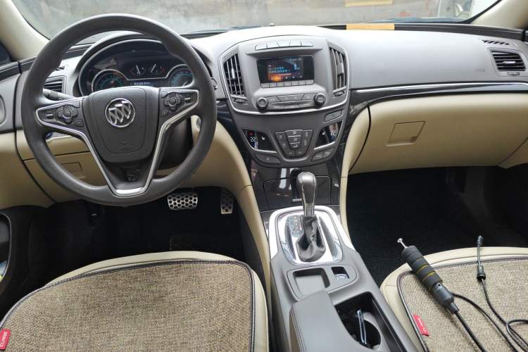 Used Buick Regal 2015 2.0L Elite Fashion Edition Center Console