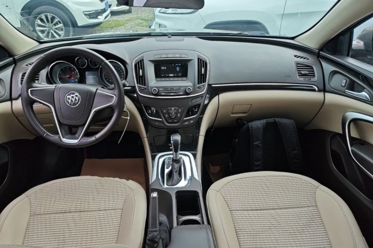Used Buick Regal 2015 2.0L Leading Fashion Edition Center Console
