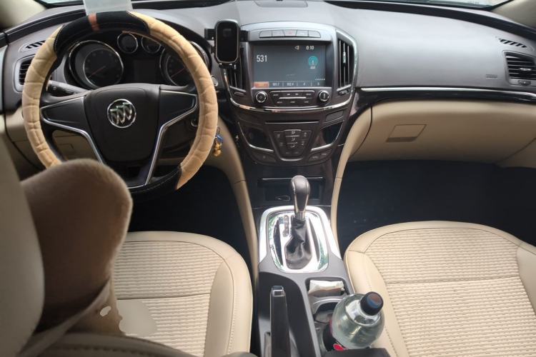 Used Buick Regal 2015 2.0L Leading Fashion Edition Center Console