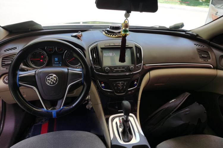 Used Buick Regal 2015 2.0L Leading Fashion Edition Center Console